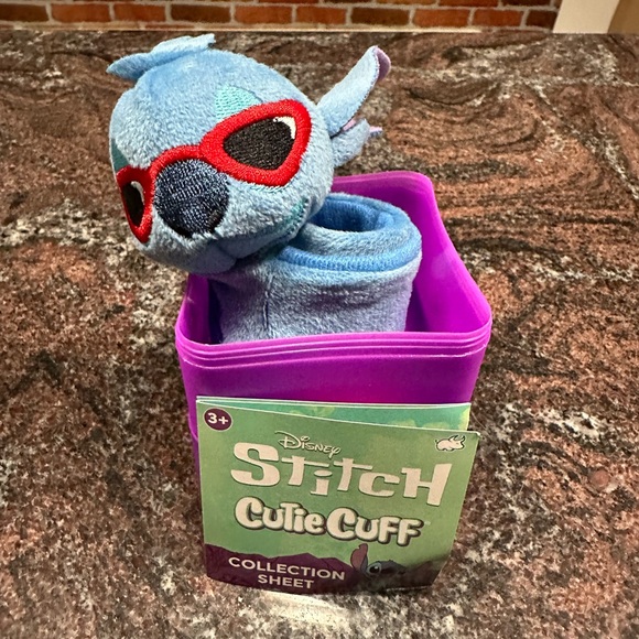 New-Stitch Cutie Cuff - Picture 2 of 6